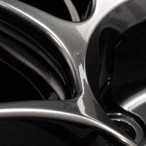 A close up of the rim of a car